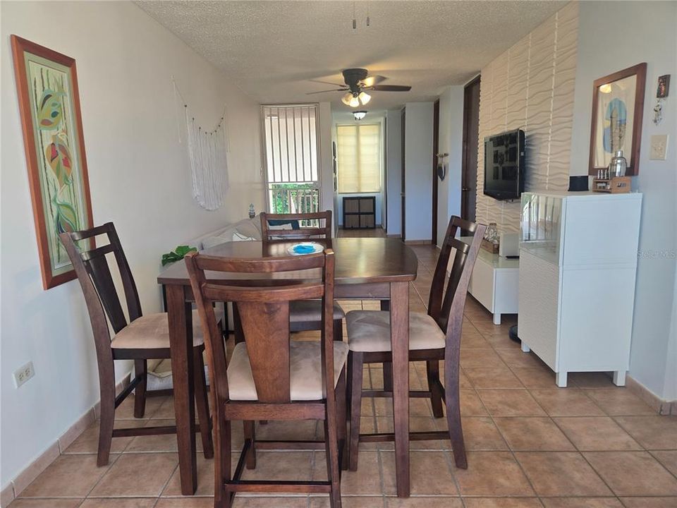 For Sale: $450,000 (1 beds, 2 baths, 1219 Square Feet)