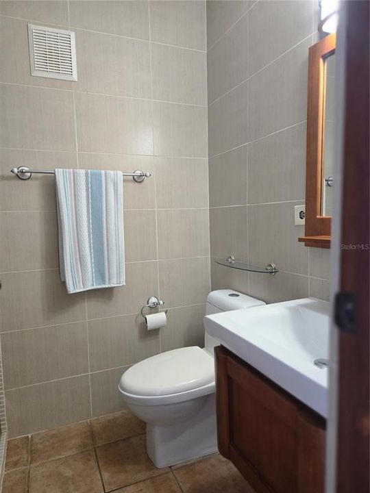 For Sale: $450,000 (1 beds, 2 baths, 1219 Square Feet)