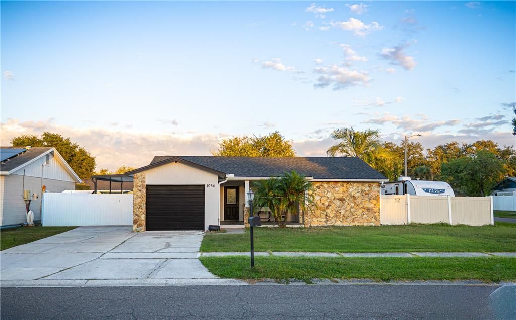 Active With Contract: $360,000 (3 beds, 2 baths, 1173 Square Feet)