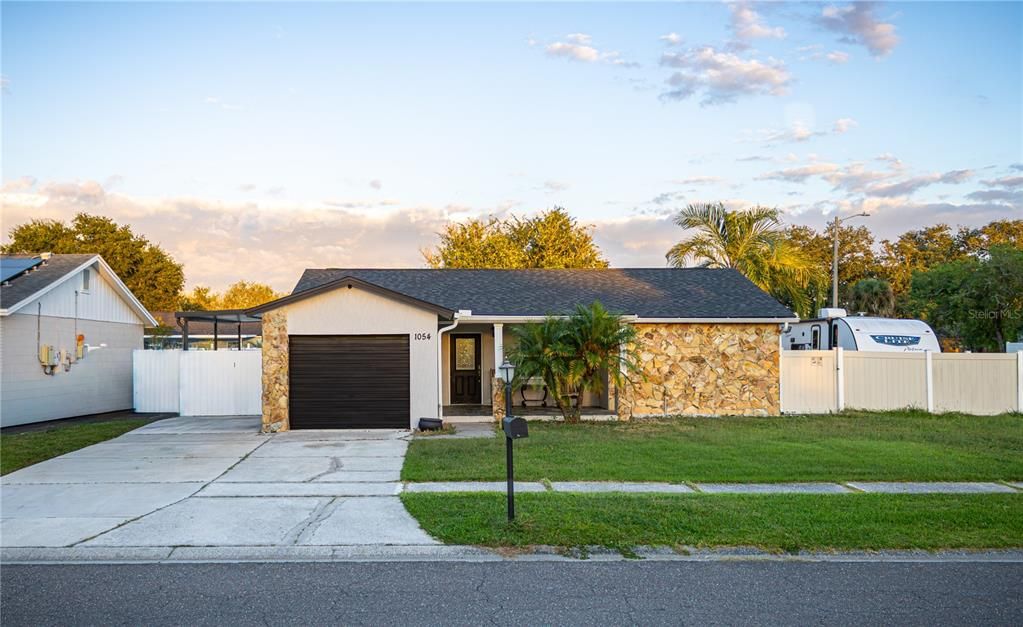 Active With Contract: $360,000 (3 beds, 2 baths, 1173 Square Feet)