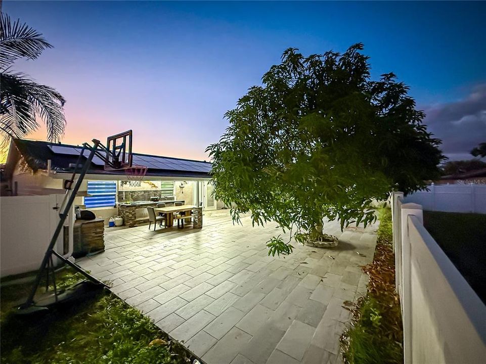 Active With Contract: $360,000 (3 beds, 2 baths, 1173 Square Feet)