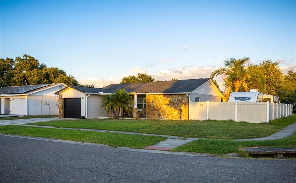 Active With Contract: $360,000 (3 beds, 2 baths, 1173 Square Feet)