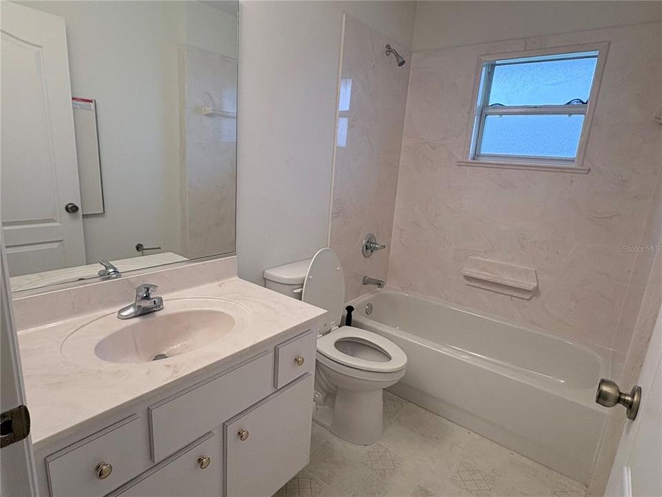 For Sale: $250,000 (2 beds, 2 baths, 1381 Square Feet)