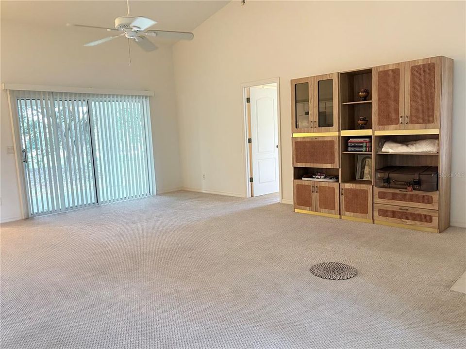 For Sale: $250,000 (2 beds, 2 baths, 1381 Square Feet)