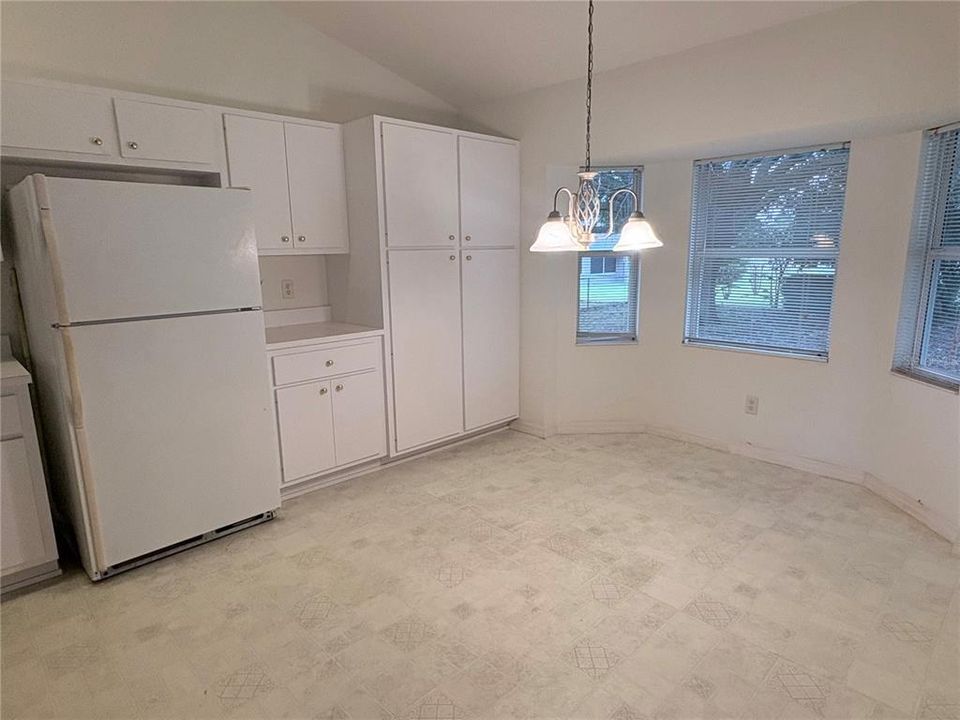 For Sale: $250,000 (2 beds, 2 baths, 1381 Square Feet)
