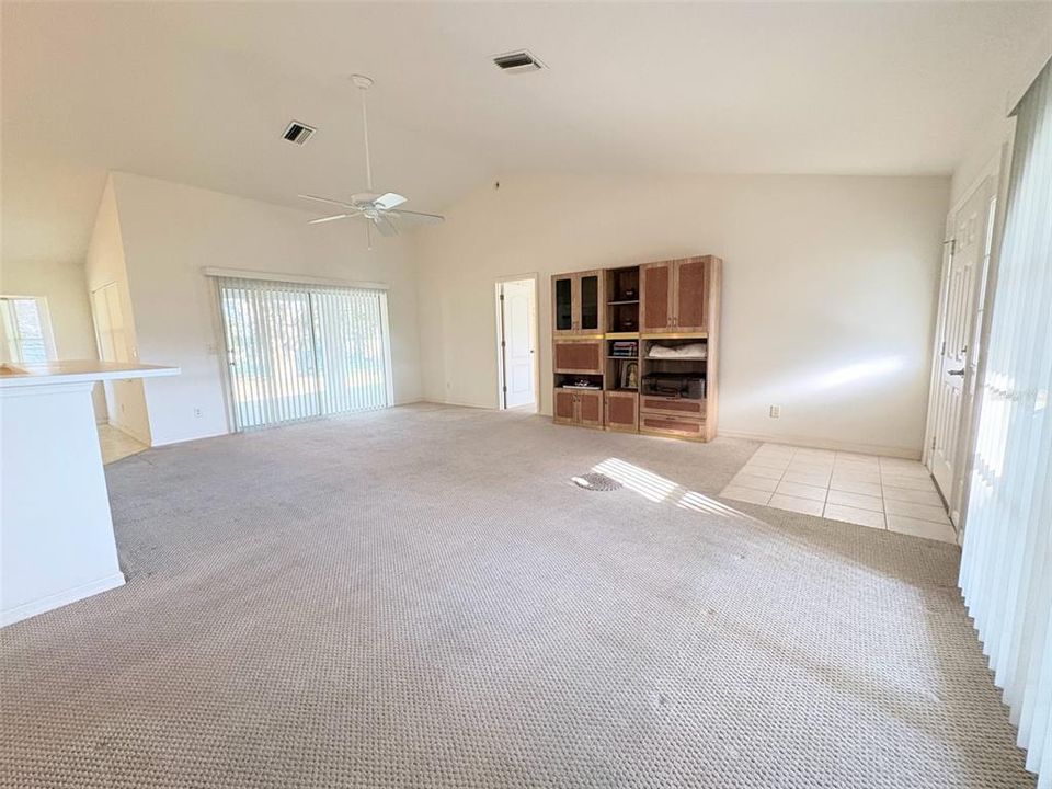 For Sale: $250,000 (2 beds, 2 baths, 1381 Square Feet)