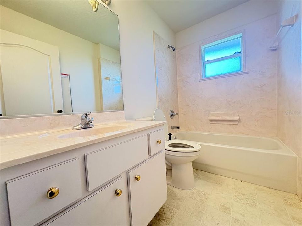 For Sale: $250,000 (2 beds, 2 baths, 1381 Square Feet)