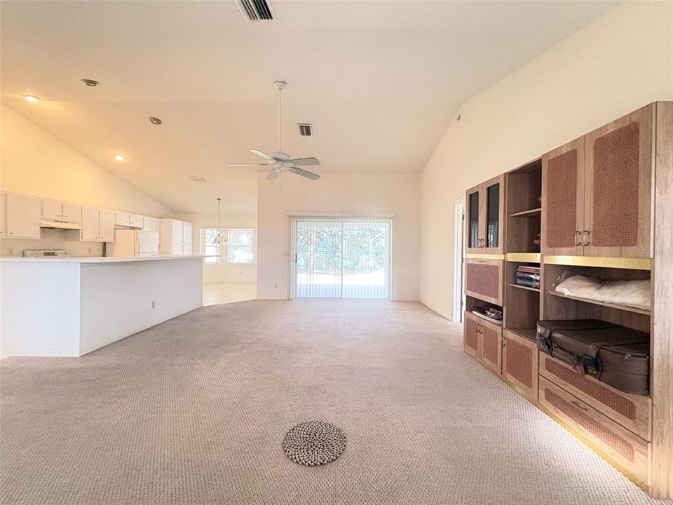 For Sale: $250,000 (2 beds, 2 baths, 1381 Square Feet)