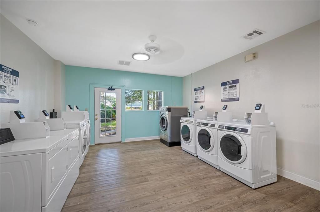 For Sale: $116,000 (1 beds, 1 baths, 581 Square Feet)