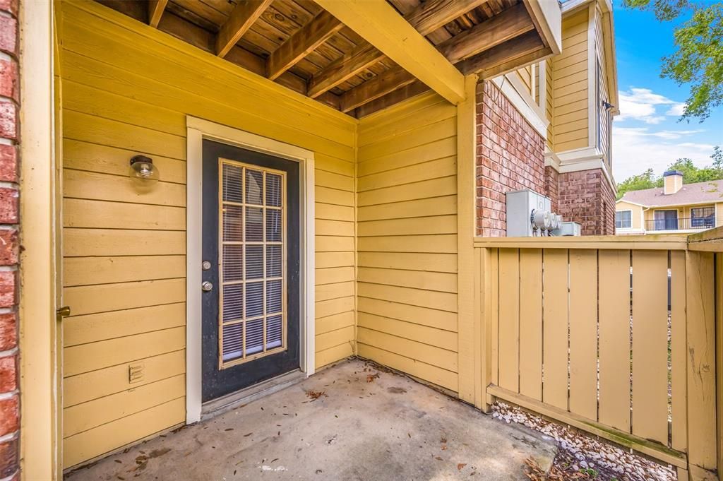 For Sale: $116,000 (1 beds, 1 baths, 581 Square Feet)