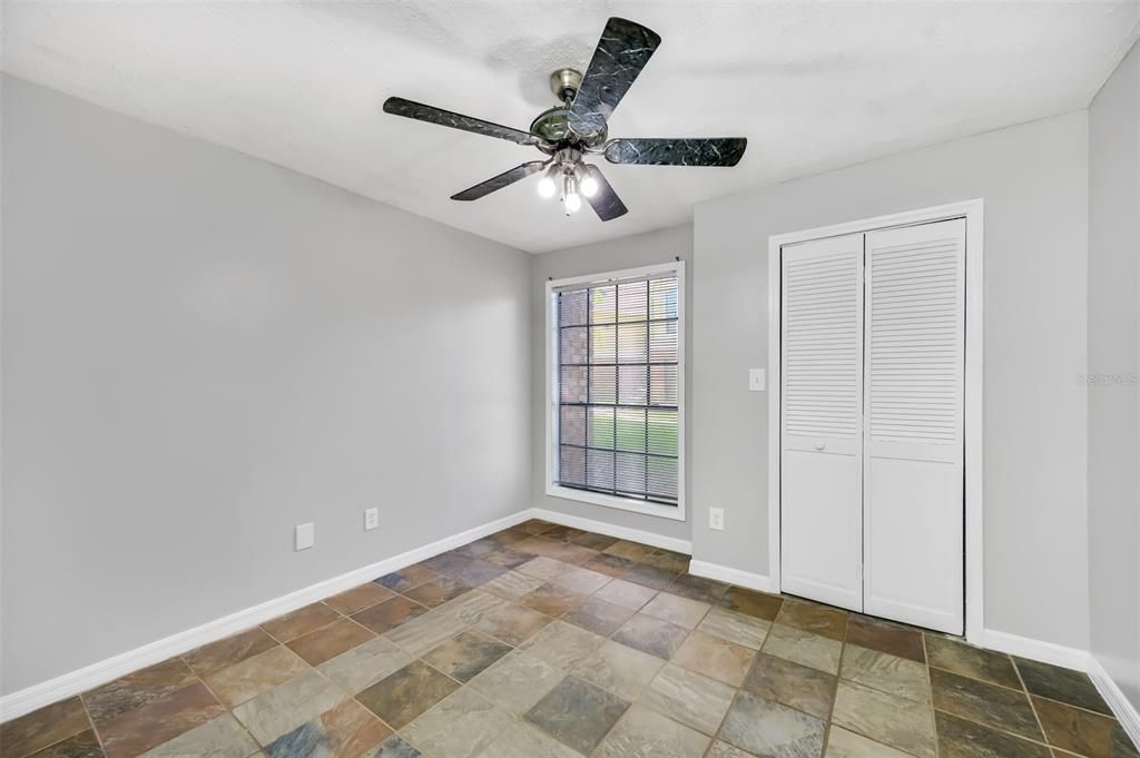 For Sale: $116,000 (1 beds, 1 baths, 581 Square Feet)