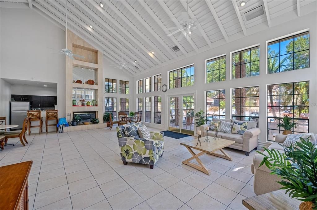 For Sale: $116,000 (1 beds, 1 baths, 581 Square Feet)