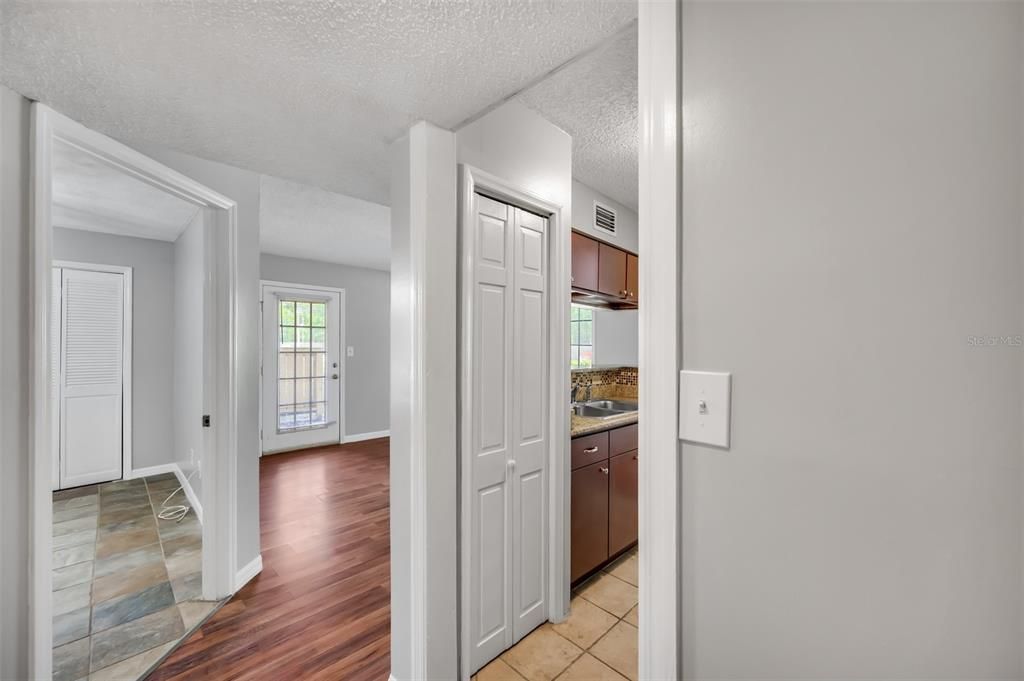 For Sale: $116,000 (1 beds, 1 baths, 581 Square Feet)