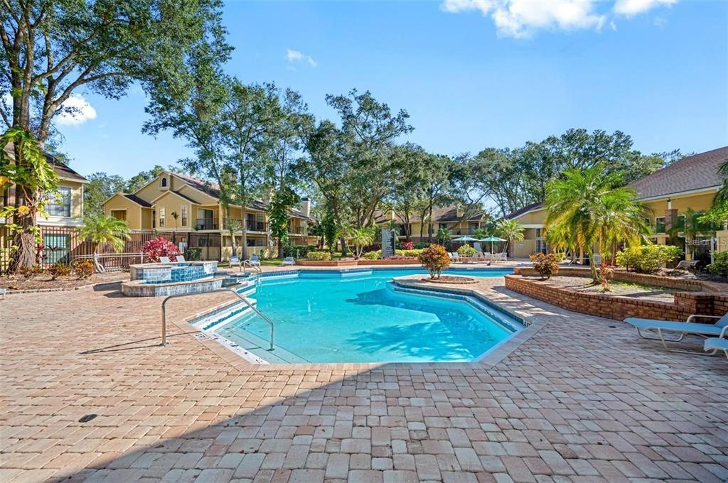 For Sale: $116,000 (1 beds, 1 baths, 581 Square Feet)