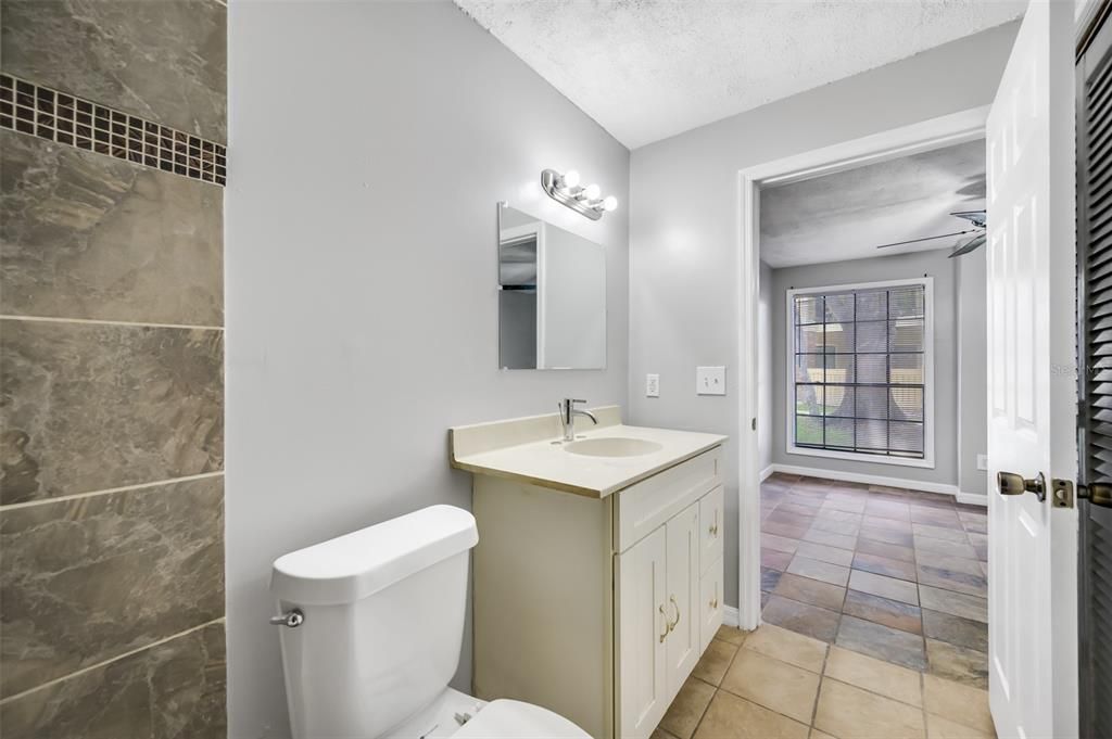 For Sale: $116,000 (1 beds, 1 baths, 581 Square Feet)