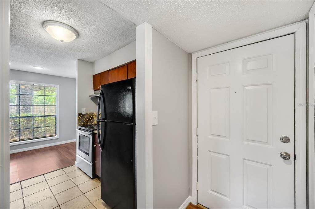 For Sale: $116,000 (1 beds, 1 baths, 581 Square Feet)