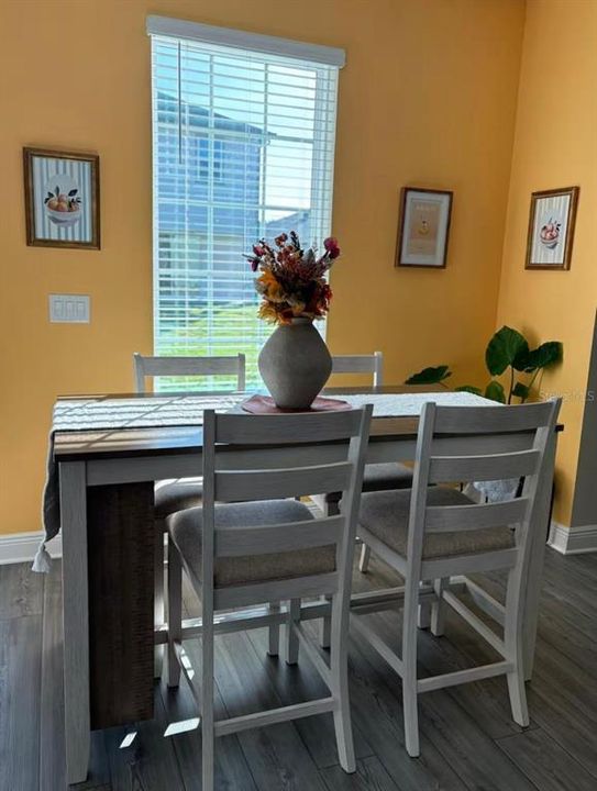 出租: $3,500 (4 贝兹, 2 浴室, 1811 平方英尺)