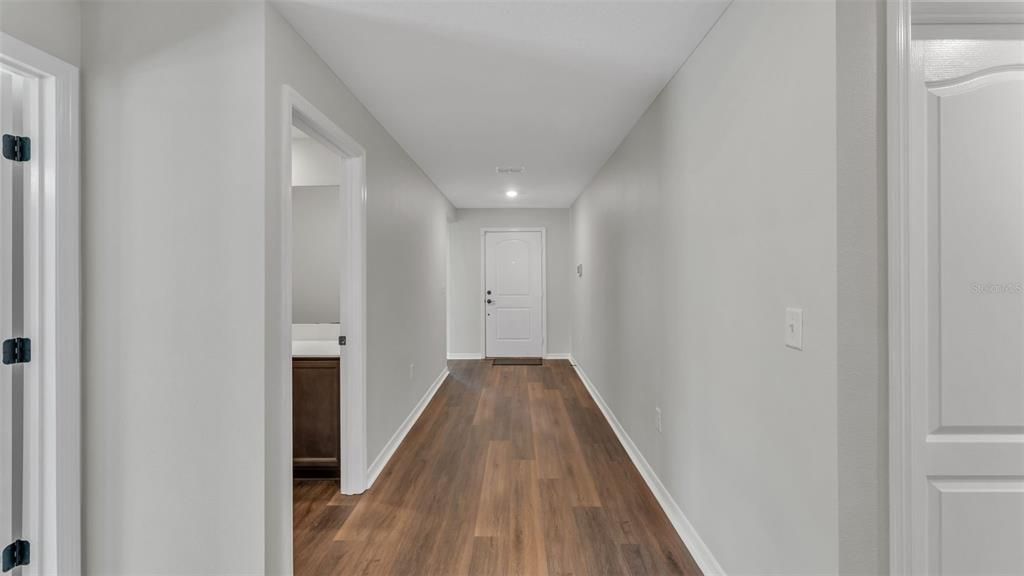 Activo con contrato: $299,900 (5 camas, 3 baños, 1975 Pies cuadrados)