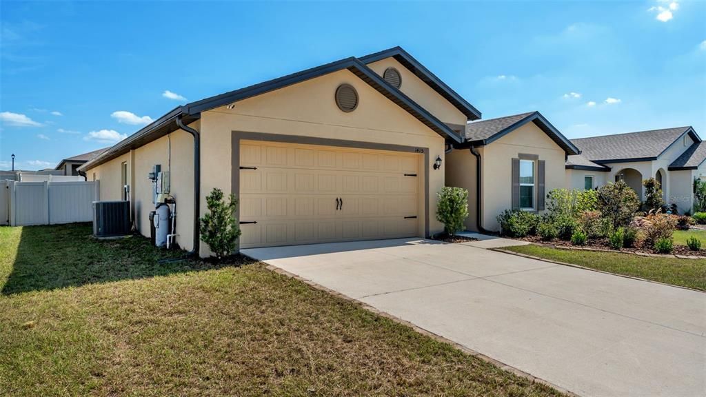 Activo con contrato: $299,900 (5 camas, 3 baños, 1975 Pies cuadrados)