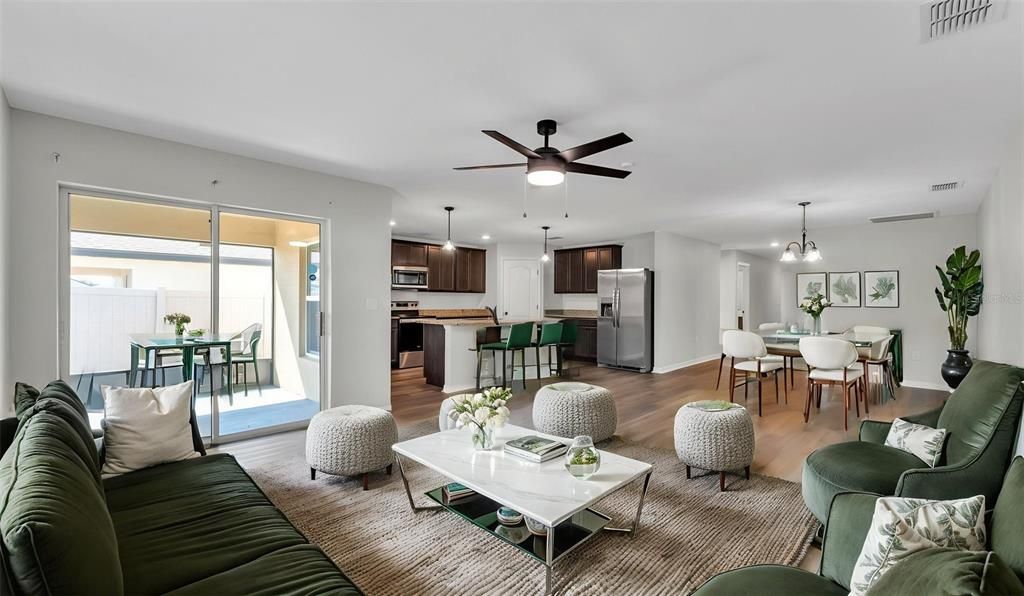 Activo con contrato: $299,900 (5 camas, 3 baños, 1975 Pies cuadrados)