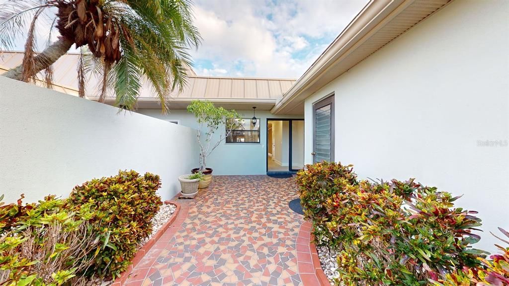 For Sale: $565,000 (2 beds, 2 baths, 1400 Square Feet)