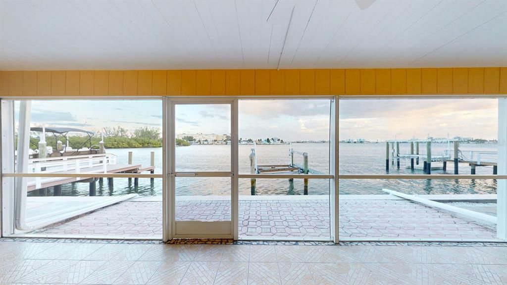 For Sale: $565,000 (2 beds, 2 baths, 1400 Square Feet)