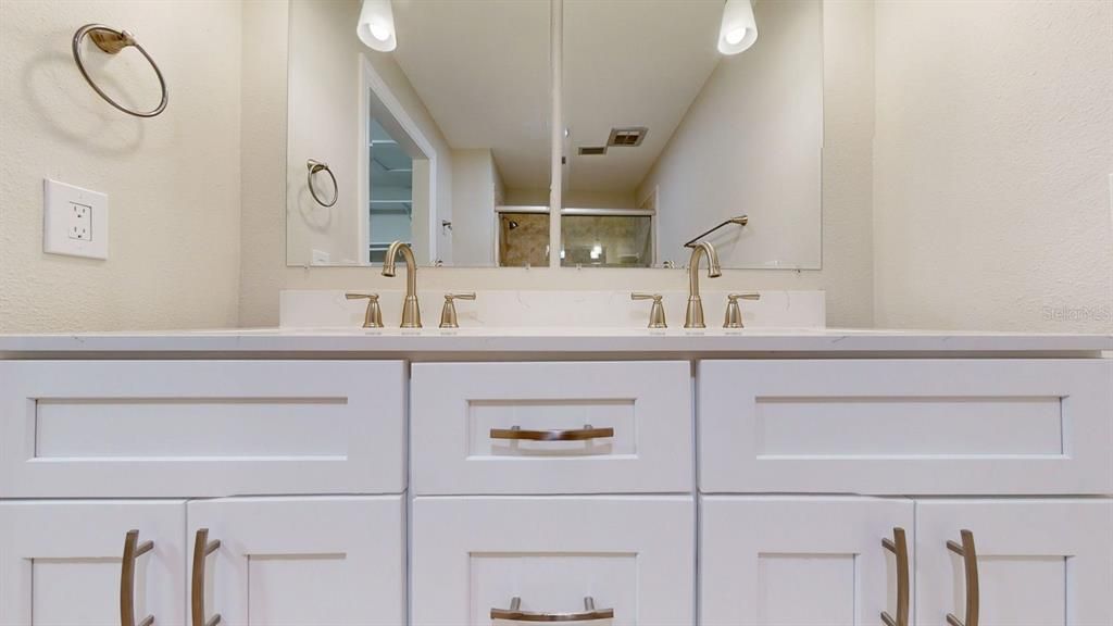 For Sale: $565,000 (2 beds, 2 baths, 1400 Square Feet)