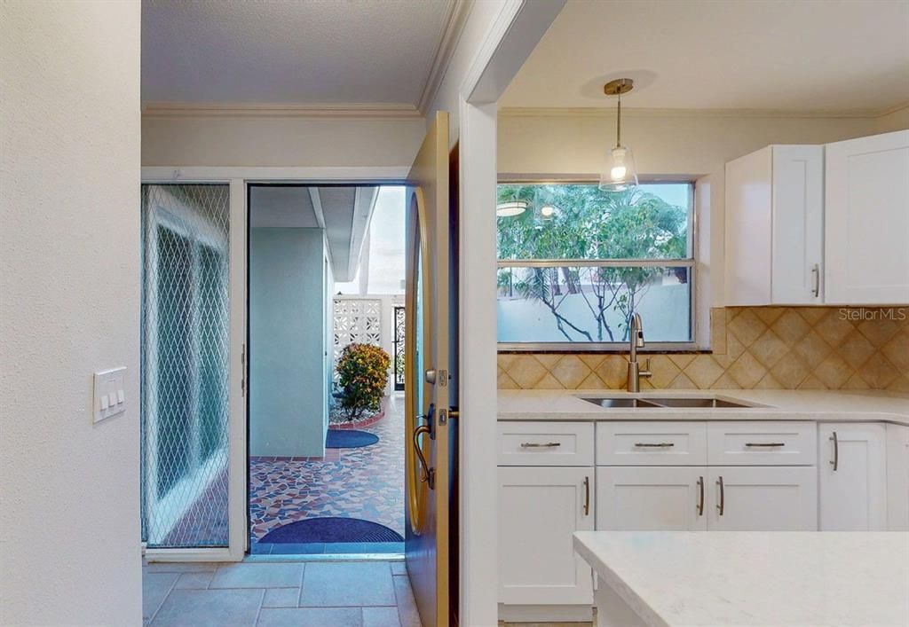 For Sale: $565,000 (2 beds, 2 baths, 1400 Square Feet)