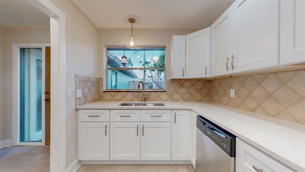 For Sale: $565,000 (2 beds, 2 baths, 1400 Square Feet)