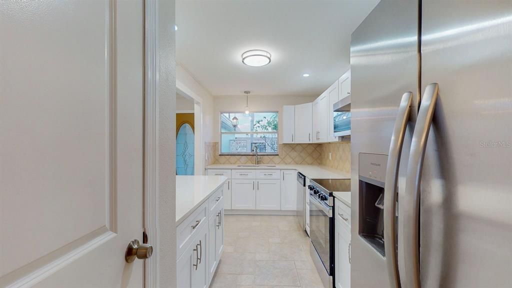 For Sale: $565,000 (2 beds, 2 baths, 1400 Square Feet)