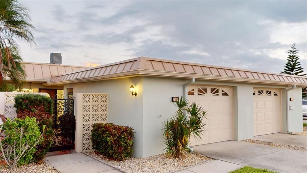 For Sale: $565,000 (2 beds, 2 baths, 1400 Square Feet)