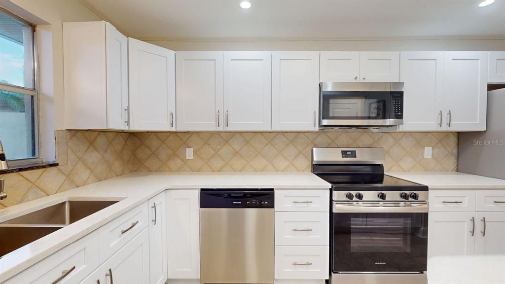 For Sale: $565,000 (2 beds, 2 baths, 1400 Square Feet)