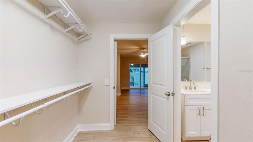 For Sale: $565,000 (2 beds, 2 baths, 1400 Square Feet)