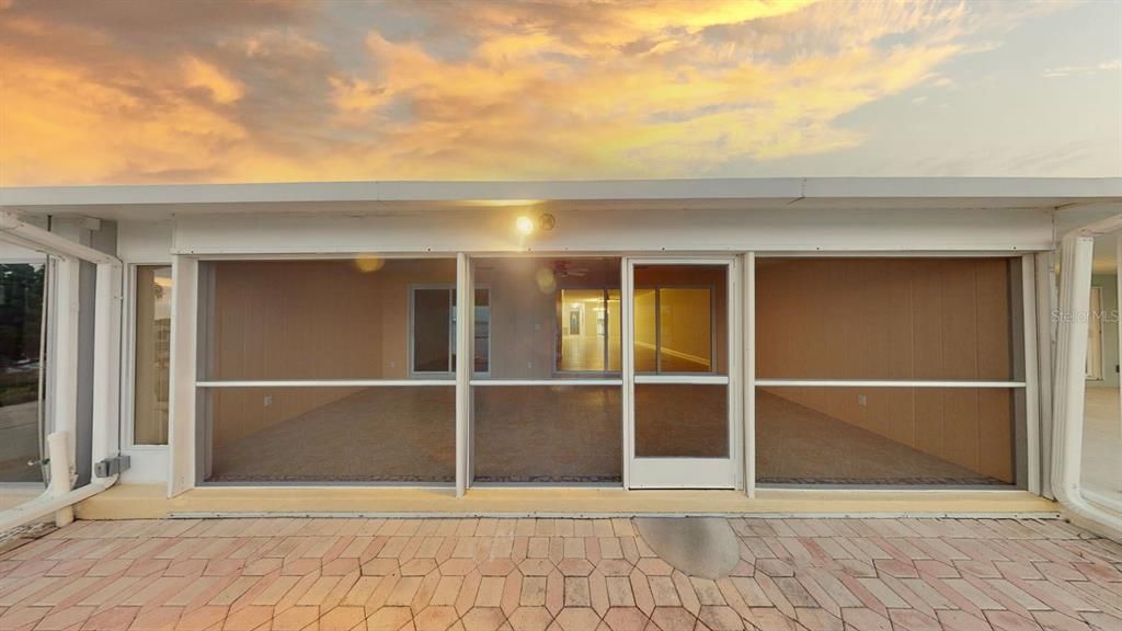 For Sale: $565,000 (2 beds, 2 baths, 1400 Square Feet)