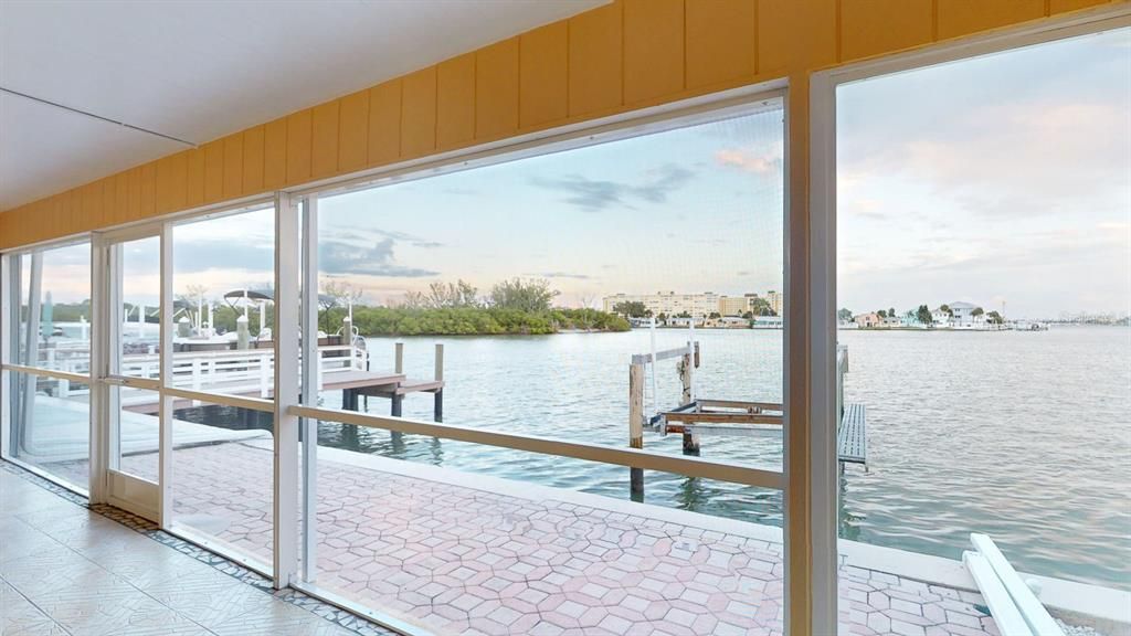 For Sale: $565,000 (2 beds, 2 baths, 1400 Square Feet)