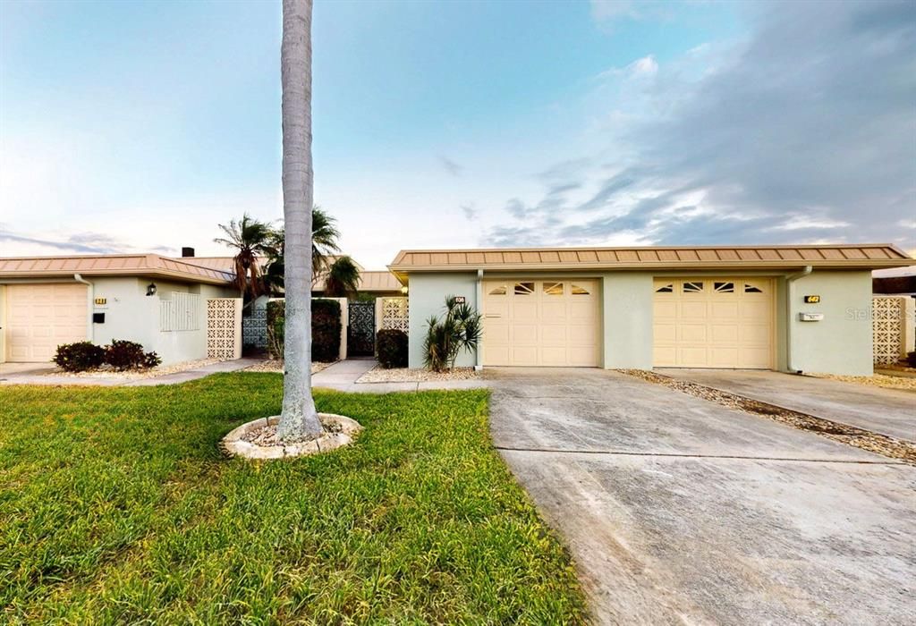 For Sale: $565,000 (2 beds, 2 baths, 1400 Square Feet)