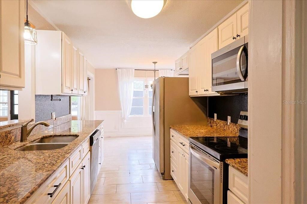 En Venta: $215,000 (3 camas, 2 baños, 1526 Pies cuadrados)