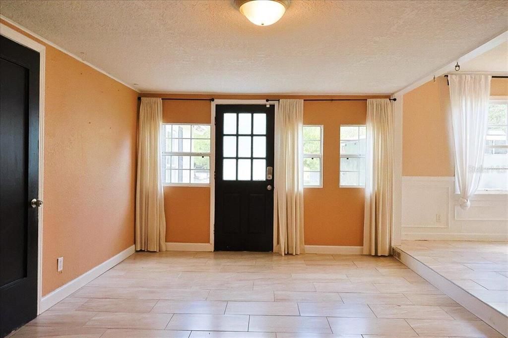 En Venta: $215,000 (3 camas, 2 baños, 1526 Pies cuadrados)