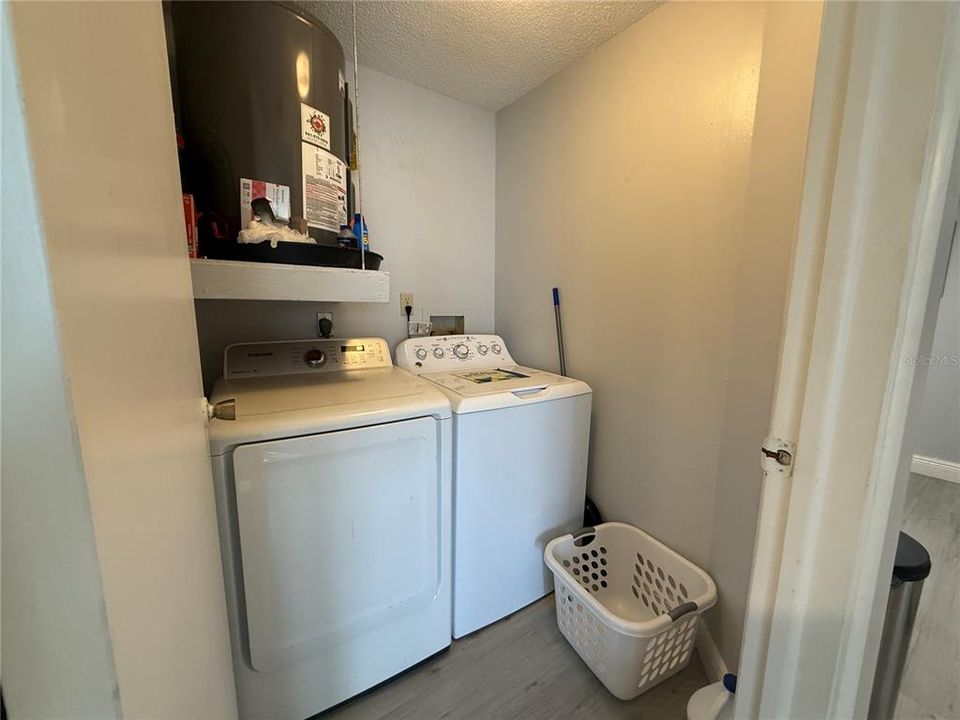 For Rent: $1,300 (2 beds, 2 baths, 960 Square Feet)