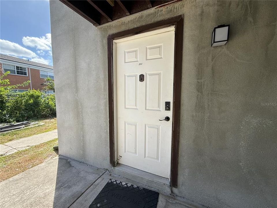 For Rent: $1,300 (2 beds, 2 baths, 960 Square Feet)