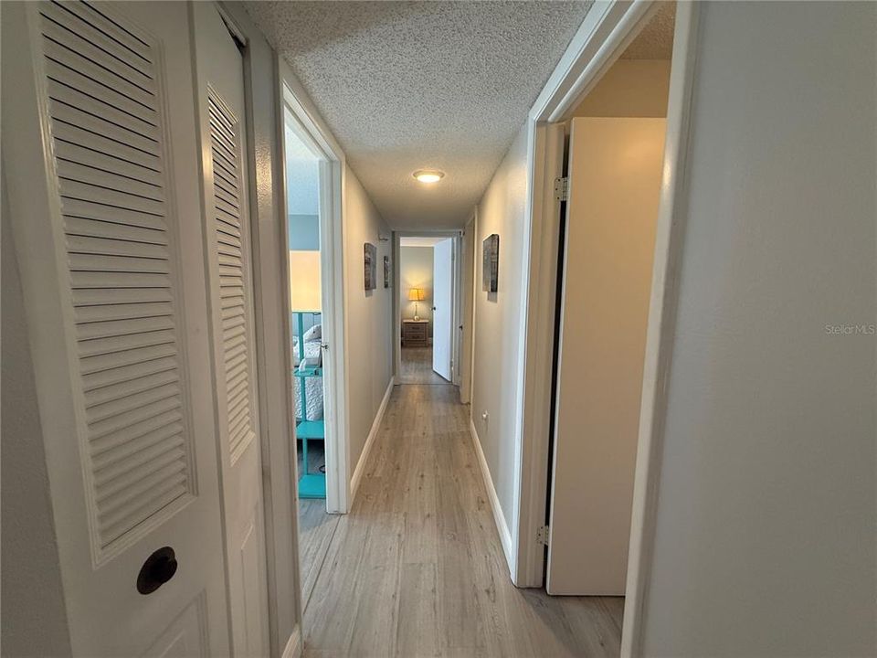 For Rent: $1,300 (2 beds, 2 baths, 960 Square Feet)