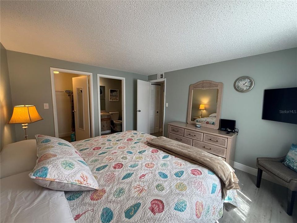 For Rent: $1,300 (2 beds, 2 baths, 960 Square Feet)