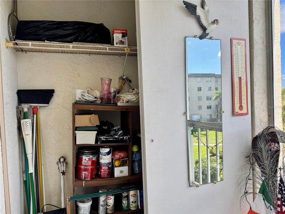 For Sale: $125,000 (2 beds, 1 baths, 912 Square Feet)