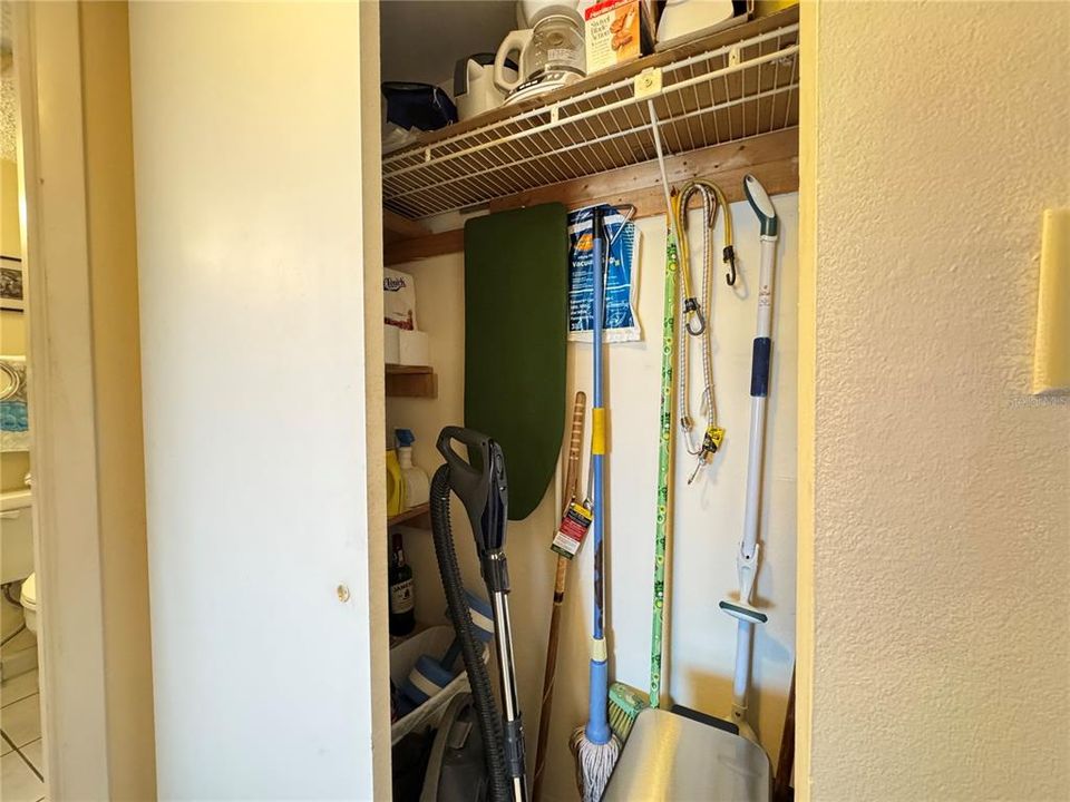 For Sale: $125,000 (2 beds, 1 baths, 912 Square Feet)