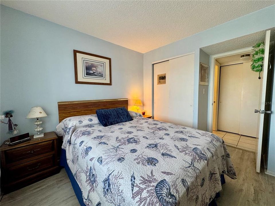 For Sale: $125,000 (2 beds, 1 baths, 912 Square Feet)