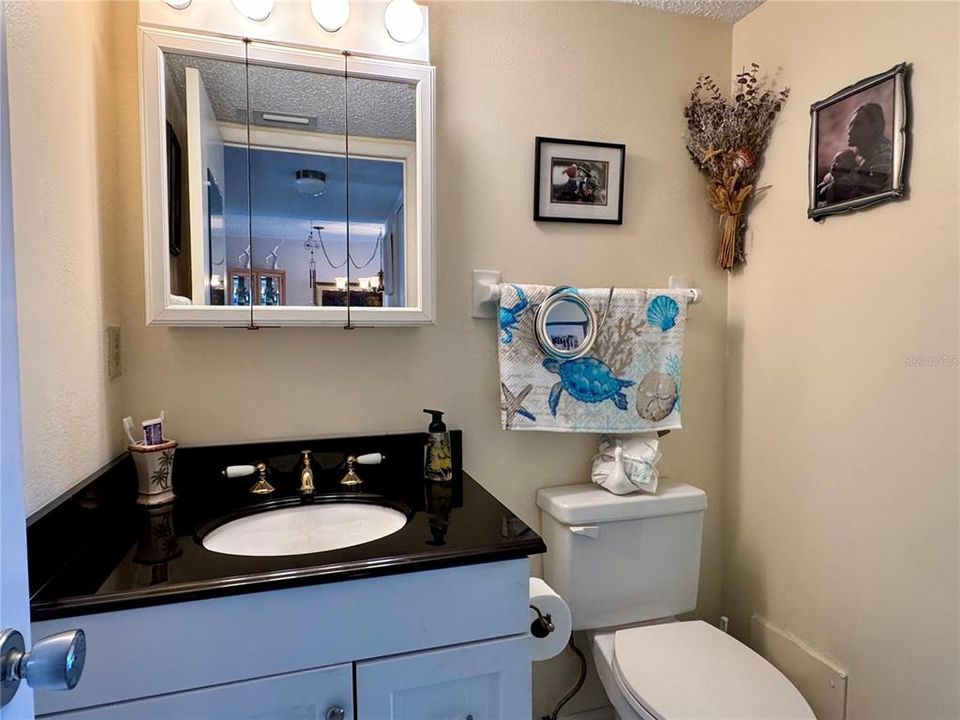 For Sale: $125,000 (2 beds, 1 baths, 912 Square Feet)