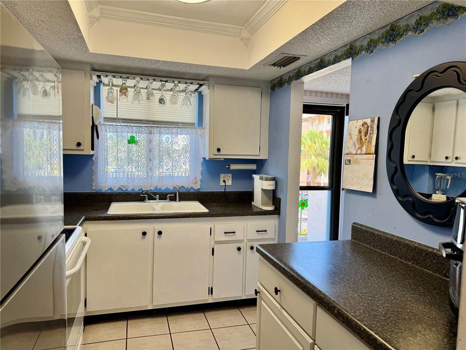 For Sale: $125,000 (2 beds, 1 baths, 912 Square Feet)