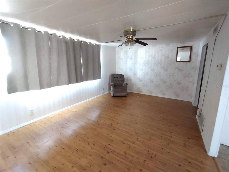 For Sale: $85,900 (2 beds, 1 baths, 768 Square Feet)