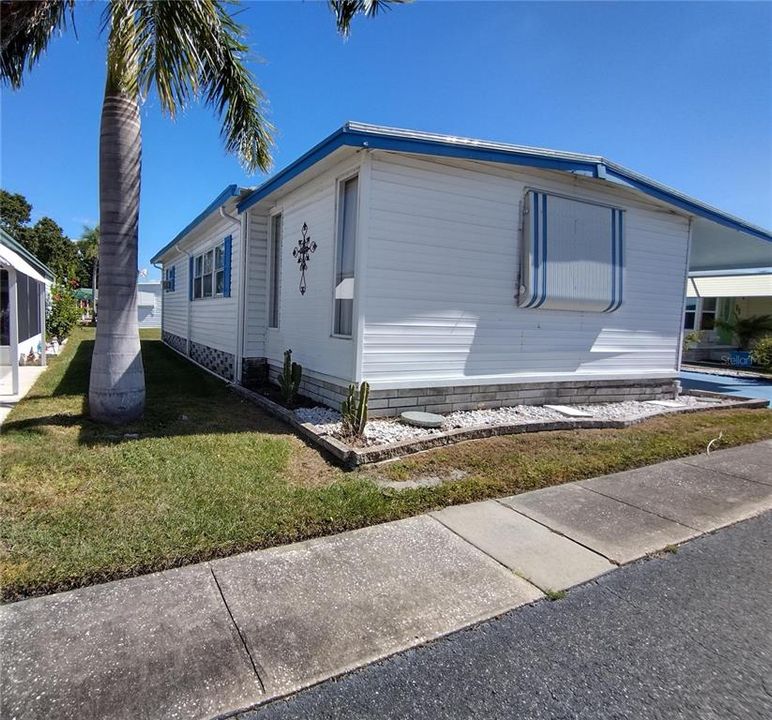 For Sale: $85,900 (2 beds, 1 baths, 768 Square Feet)