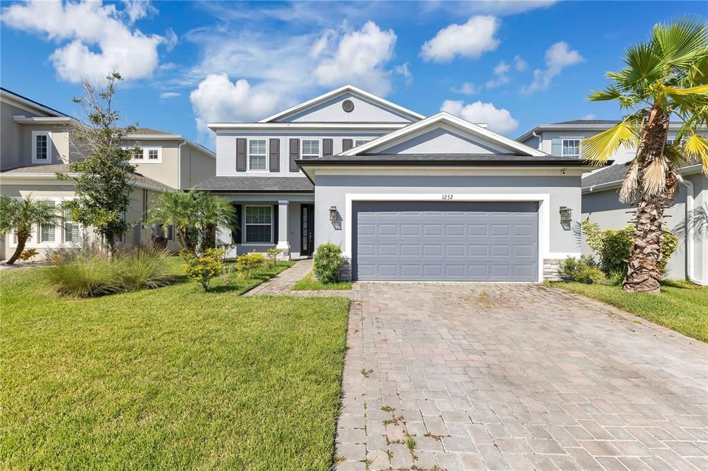 Recently Sold: $560,000 (5 beds, 3 baths, 2570 Square Feet)